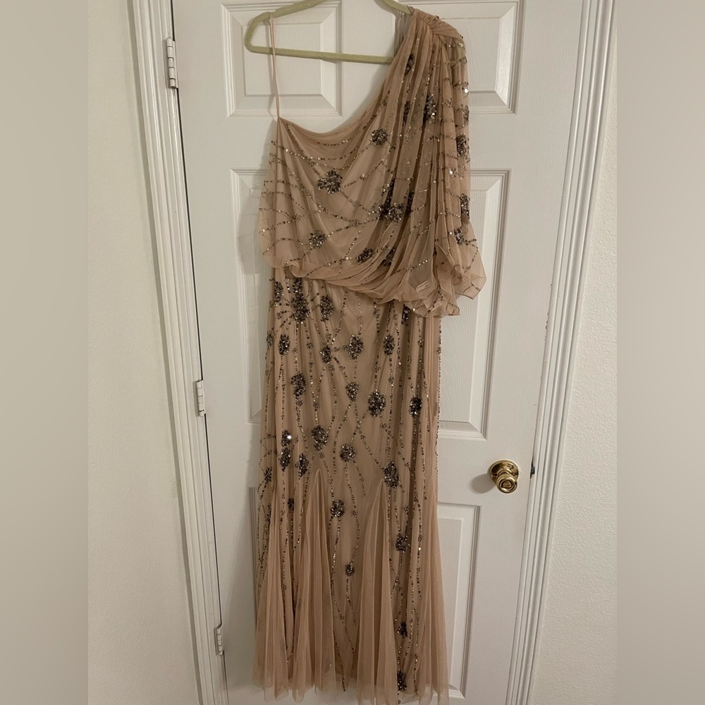 PLUS SIZE ✨brand new✨Adrianna Papell one shoulder in nude.